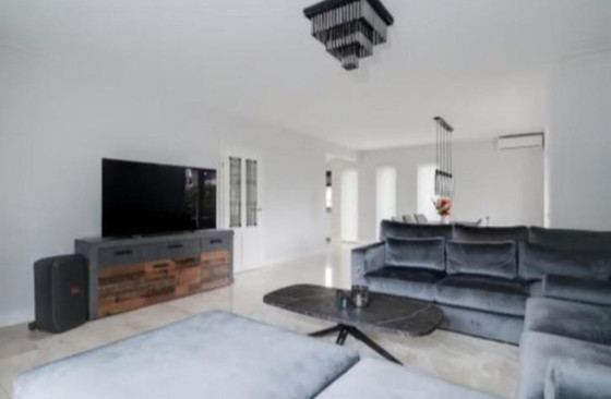 Image 1 of Luxe hoekbank + poef 