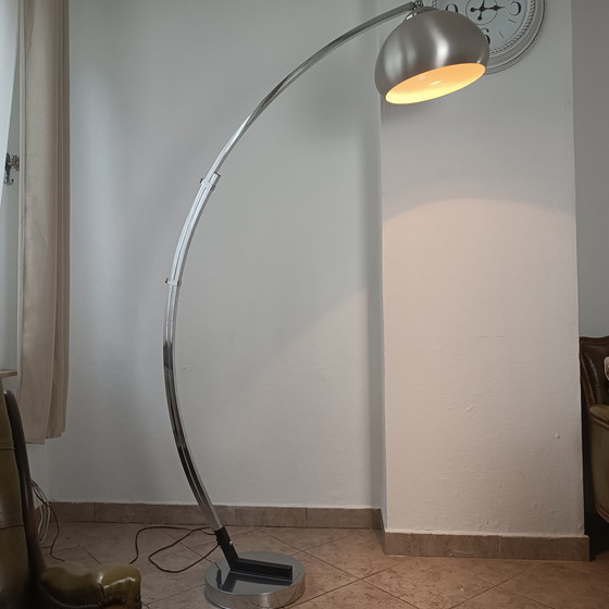 Image 1 of Lampadaire Arc Vintage Harvey Guzzini – Années 1970