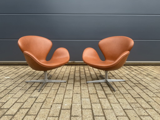 2x Fritz Hansen Swan chair uit 1971 Cognac leder, NIEUWstaat!!