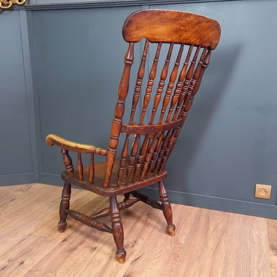 Image 1 of Niedriger antiker Bobbin-Windsor-Stuhl