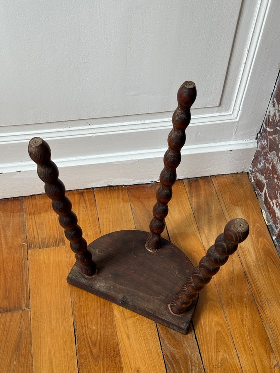 Houten driepoot kruk in halvemaanvorm – Krukjes, Wood (photo 11 of 11)
