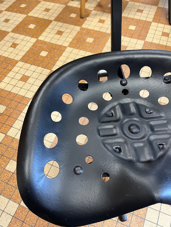 Image 1 of Sgabello vintage in metallo nero