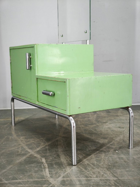 Image 1 of Bauhaus groene kaptafel met spiegel en chromen frame, Tsjechoslowakije jaren 1930