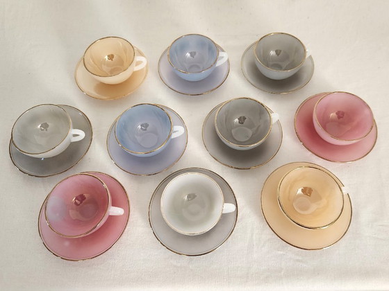 Image 1 of 10 Arcopal vintage iriserende opaline kopjes en schoteltjes