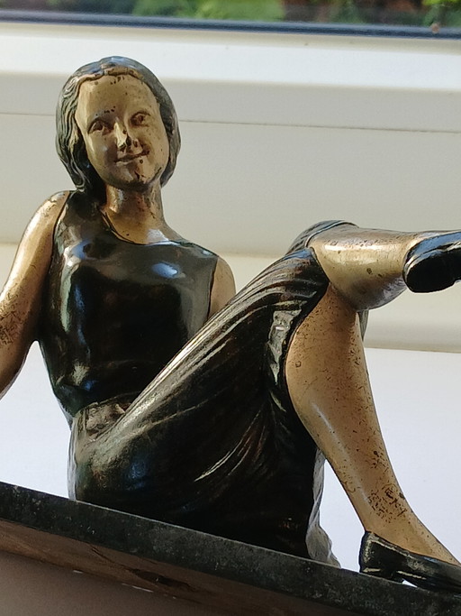 Statuetta Art Déco "Elegante donna languida" in lega di zinco - anni '30 – decoratieve objecten, Other