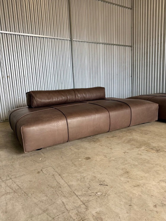 Image 1 of BAXTER - Excepcional sofá modular Panama Bold de Paola Navone en piel color ciruela polaca.