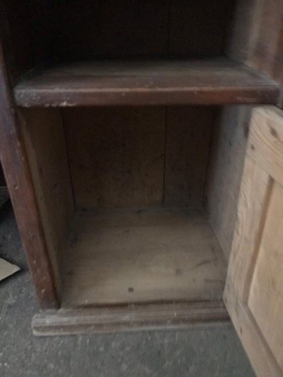 Antiker rustikaler Nachttisch aus Kiefernholz – Nachttische, Rustic (photo 9 of 11)