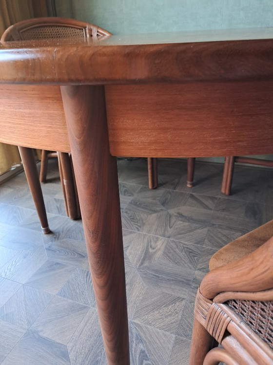 Round extendable wooden Dining table (photo 5 of 6)