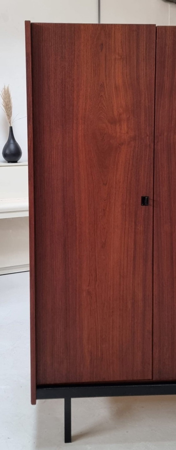 Image 1 of guardarropa de mediados de siglo