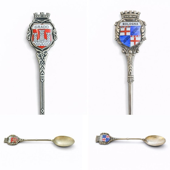 Image 1 of Juego de 12 cucharillas de plata .800 con crestas esmaltadas