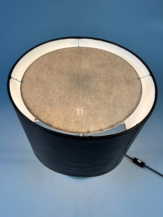 Image 1 of Lampe de table/lampe de chevet vintage, pied chromé et abat-jour en cuir. Années 1970