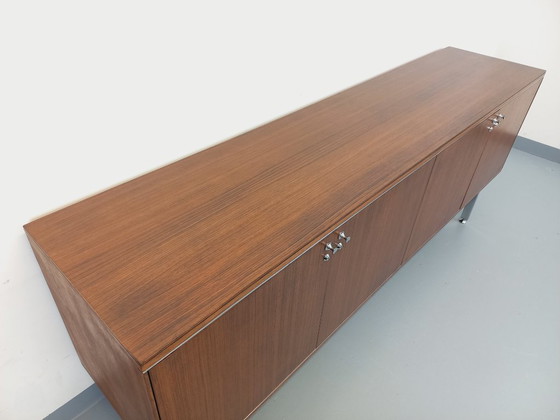 Image 1 of Vintage modern dressoir van palissanderhout en verchroomd metaal uit de jaren 60 en 70.