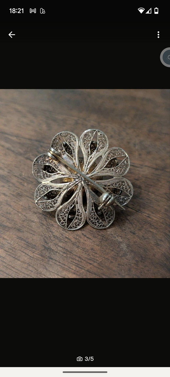 Image 1 of Beautiful old silver brooch gold plated / flower

Genuine silver gold plated

Have a look at my other items