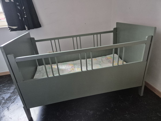 Image 1 of Lit d'enfant vintage
