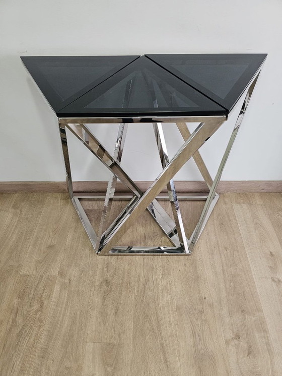 Image 1 of Table modulaire géométrique en acier chromé et verre noir