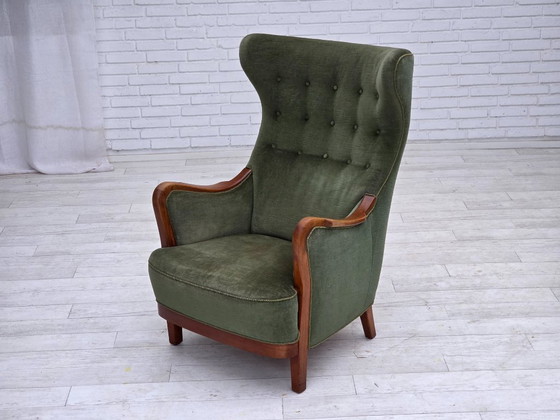 Image 1 of 1960er Jahre, dänischer Hochlehnersessel, grüner Möbelvelours, Teakholz.
