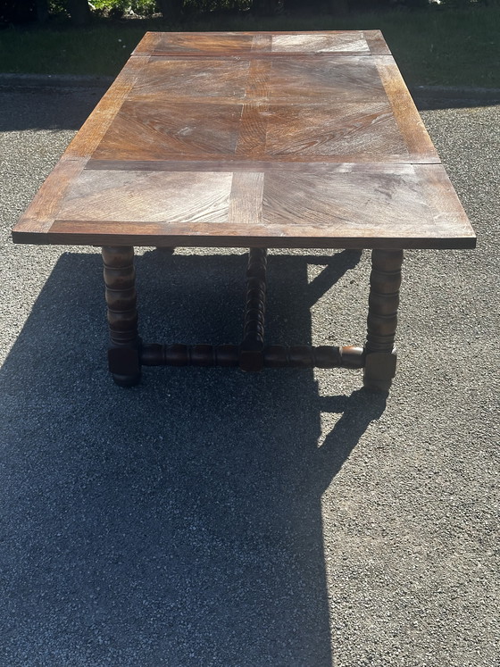 Image 1 of Table en chêne massif à rallonges, pieds tournés XIX e siècle 