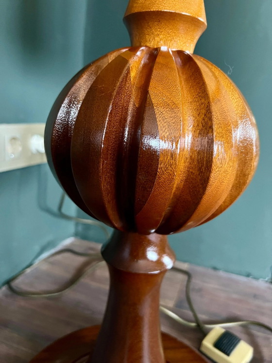 Rare! Lampadaire vintage Mid-Century/Space Age avec abat-jour en cuir et base en bois frappante, excellent (photo 9 of 9)