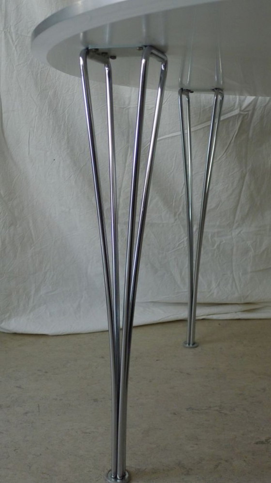 Image 1 of Fritz Hansen, B425, ronde tafel Ø 120 cm, stalen poten