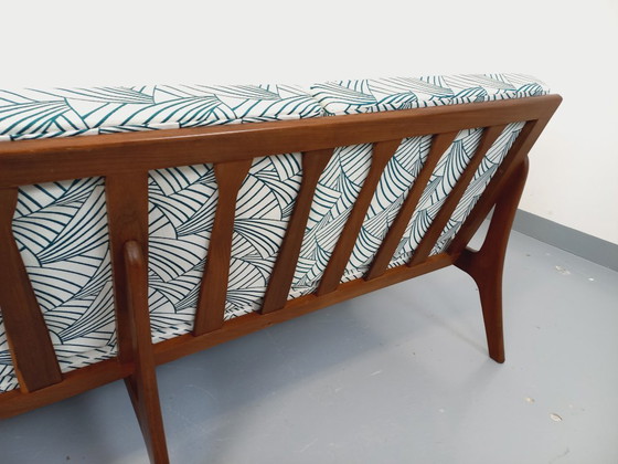 Image 1 of Arne Wahl Iversen voor Komfort 3-zits Scandinavische vintage bank in teak en stof uit de jaren 60