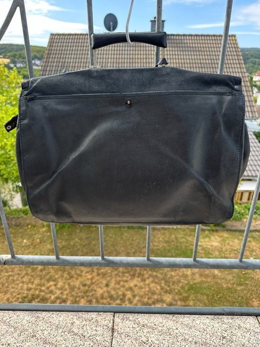 Elegante vintage aktetas van de luxe fabrikant Karl Seeger.