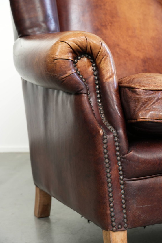 Image 1 of Comfortabele rundleren oorfauteuil in Engelse stijl met een prachtige warme kleurstelling en een karaktervolle uitstraling