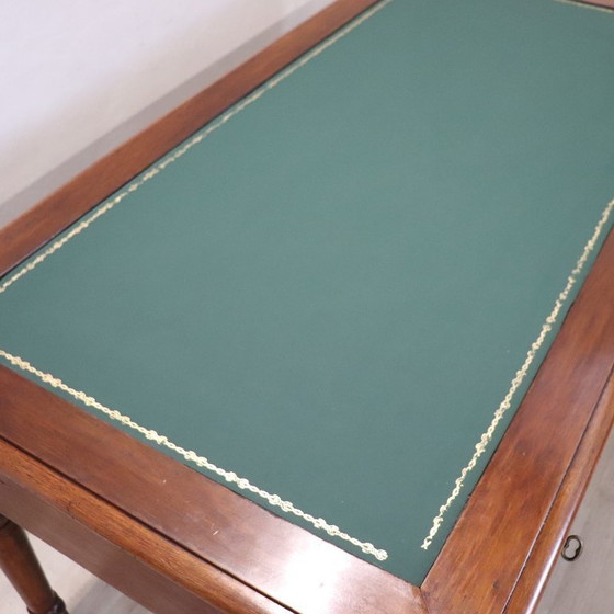 Image 1 of Antiek bureau van walnotenhout, Italië, midden 19e eeuw, gerestaureerd.