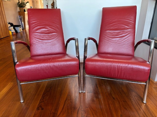 2 fauteuils Harvink De Club en cuir rouge vif et chrome brossé