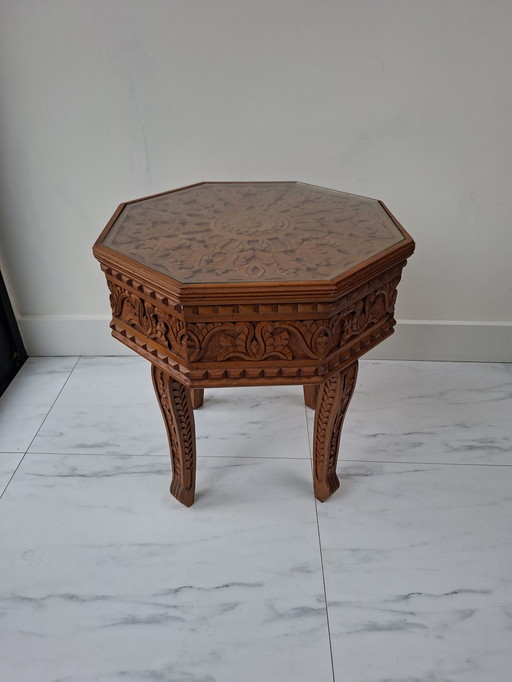 Side table with refined wood carving