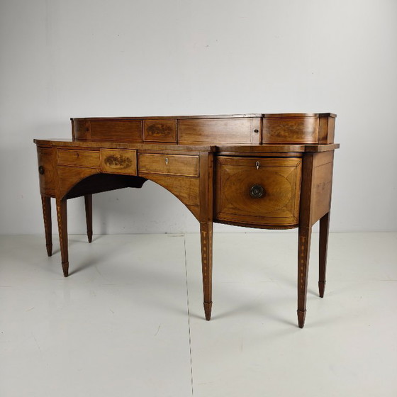 Image 1 of Engels dressoir in Georgische Revival-stijl – begin 19e eeuw