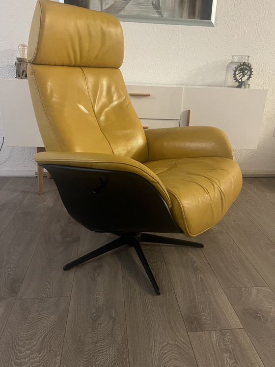 Image 1 of Fauteuil inclinable design en cuir véritable jaune ocre