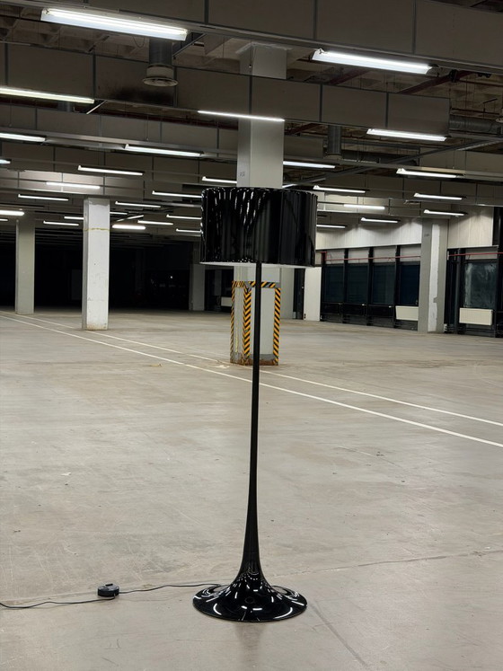 FLOS Spun Light Lampada da terra Nera – Lampade da terra, Plastica (photo 10 of 10)
