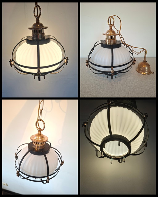 Prachtige mid century opaline en koper hanglamp