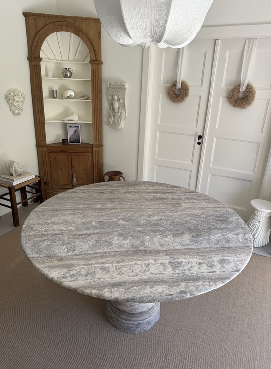 Image 1 of Tavolo da pranzo in travertino argentato 140 cm