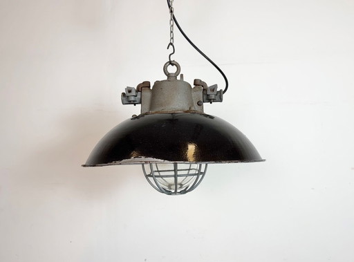 Lampada a sospensione industriale a gabbia in ghisa e smalto nero, anni '60