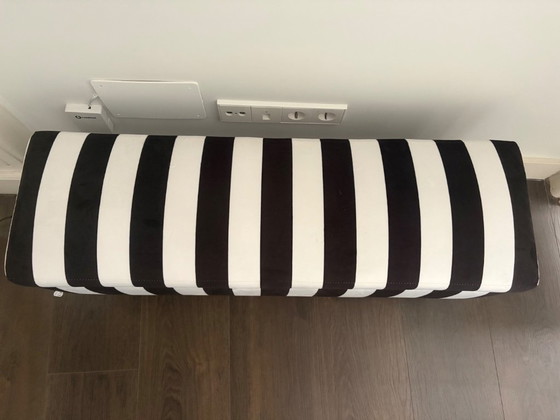 Panca bianca e nera con contenitore – Poggiapiedi e pouf, Velvet (photo 2 of 5)