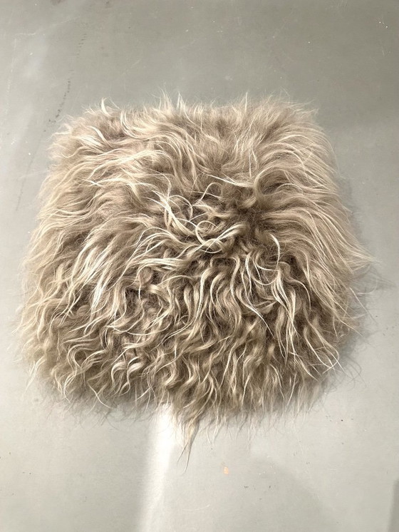 Image 1 of Kussens 2x schapenvacht in beige bruin