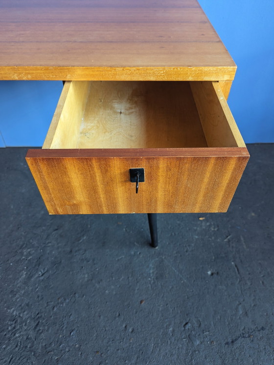 Image 1 of Vintage houten bureau 1960s