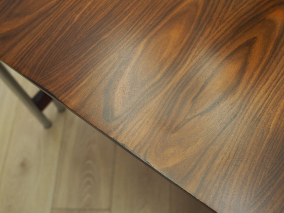 Image 1 of Table en noyer, design italien, années 1970, fabrication : Italie