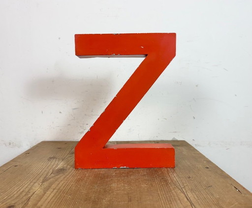 Lettera Z in ferro rosso vintage, anni '70