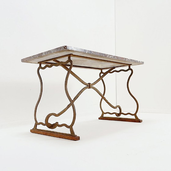 Image 1 of Mesa de centro de hierro forjado y mármol al estilo de Gilbert Poillerat