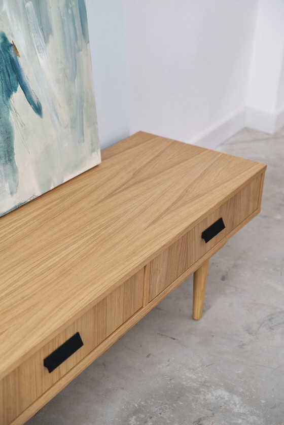 Image 1 of Buffet bas en chêne 3 tiroirs - L01