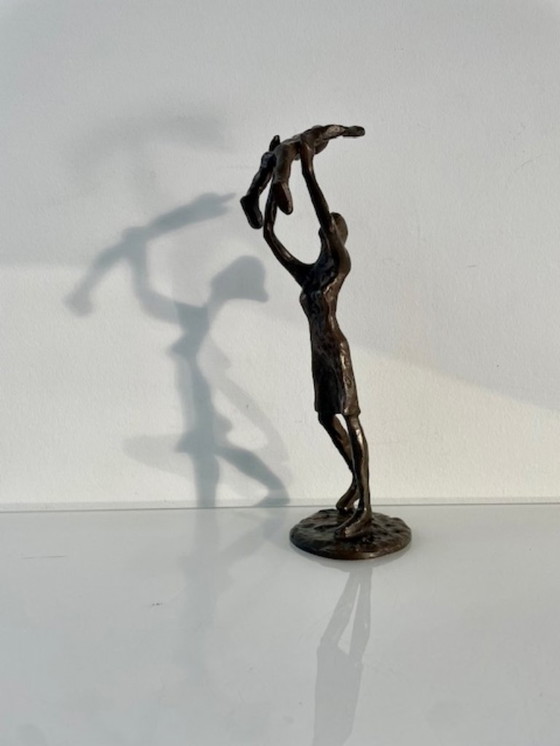 Image 1 of Bronze statue of mother and child – modern and expressive