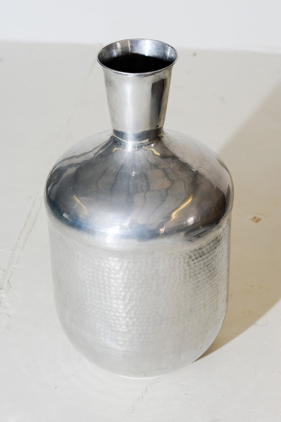 Image 1 of Große antike Vase aus gehämmertem Aluminium, Indien 1960