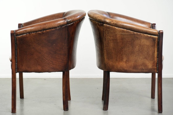 Image 1 of 2x handige schapenleren bijzetstoel/ fauteuil/tubchair met karakter en een mooi patina