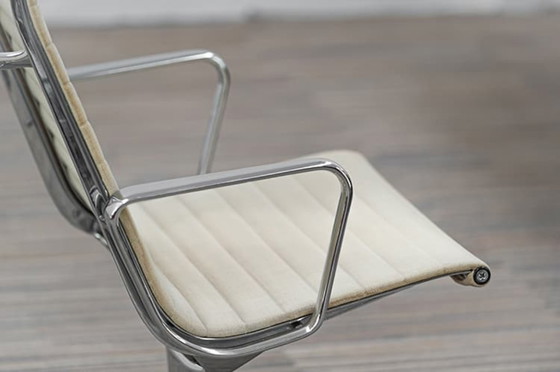 Image 1 of Conjunto de salón Herman Miller Ea116 + Reposapiés