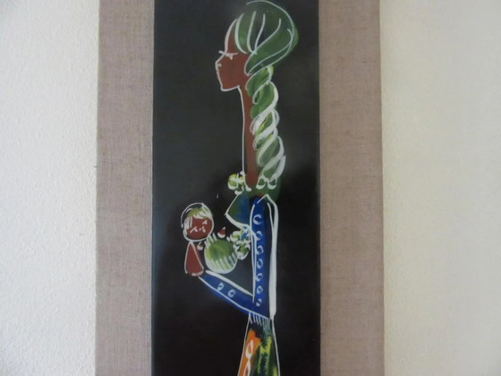Image 1 of Placa de cerámica para colgar en la pared con la imagen de una madre y su hijo, estilo moderno de mediados de siglo, firmada por