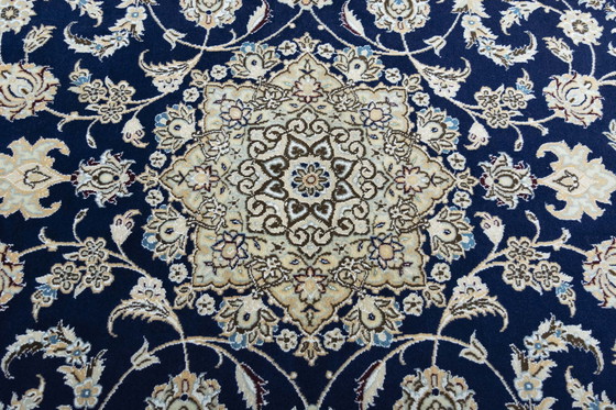 Image 1 of Nain 9LA - Handgeknoopt oosters tapijt met zijde - 210 x 162 cm - Elegante blauwtinten