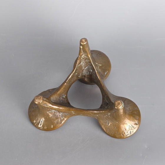 Image 1 of Bronzen vintage kandelaar voor 3 kaarsen. Ontwerp van Michael Harjes. Jaren '60 '70. Brutalistisch ontwerp.