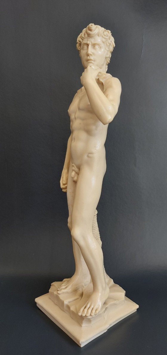 Image 1 of Escultura decorativa inspirada en David (Miguel Ángel) – Estatua de resina (38 cm)